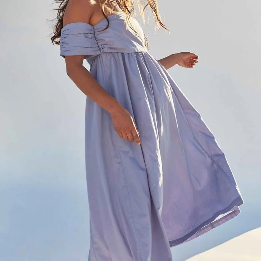Elegant Off-Shoulder Blue Dress - Picture 2 of 3